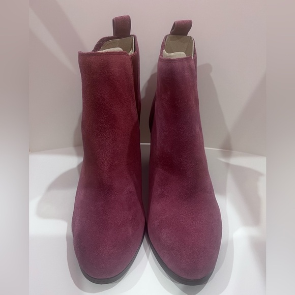 Michael Michael Kors Evaline Suede Heeled Bootie Mulberry Size 9.5 NEW - Picture 1 of 5